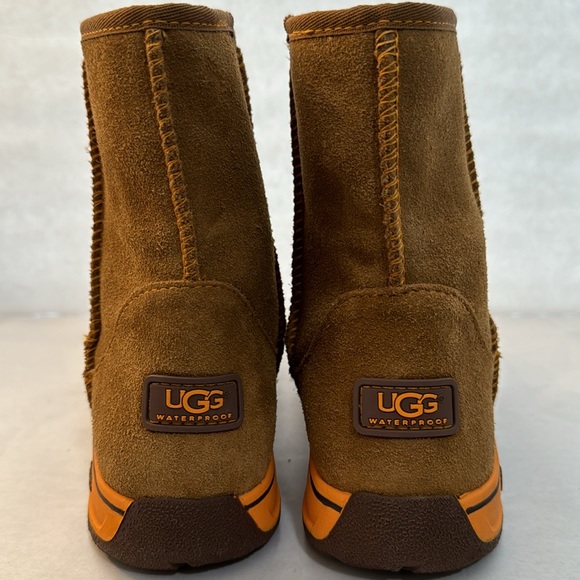 UGG Lynden Waterproof Suede Boot. Size 2 in excellent condition like new - Picture 10 of 11
